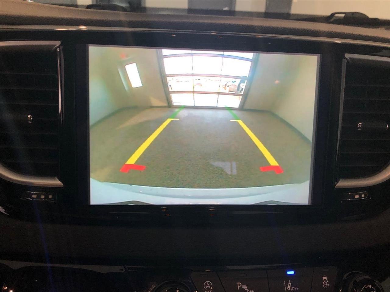 Used 2023 Chrysler Pacifica Touring-L FWD image 18