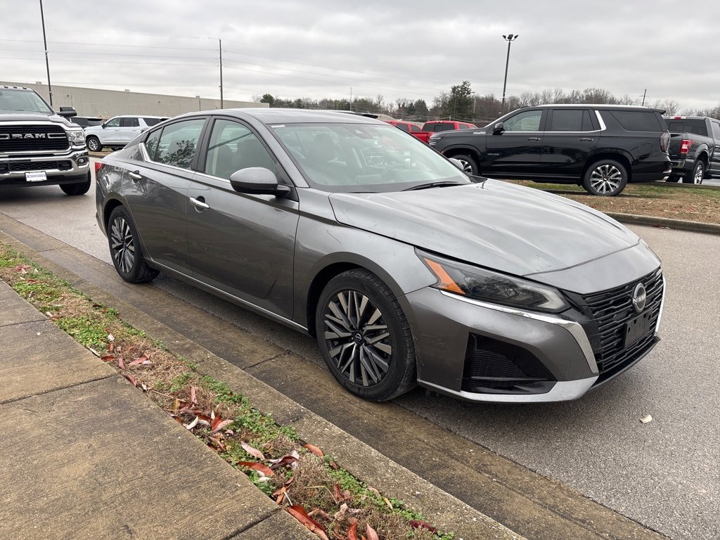 Used 2023 Nissan Altima 2.5 SV image 3
