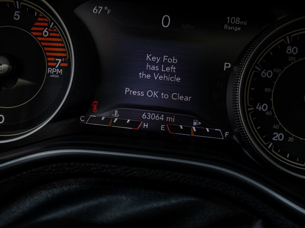 Used 2019 Jeep Cherokee Overland w/ Technology Group AWD/4WD image 18