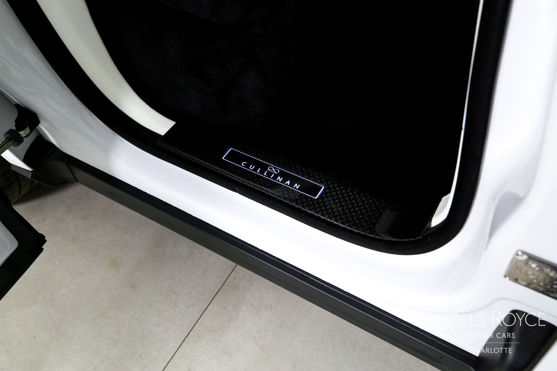 Used 2023 Rolls-Royce Cullinan Black Badge w/ Driver's Package image 36