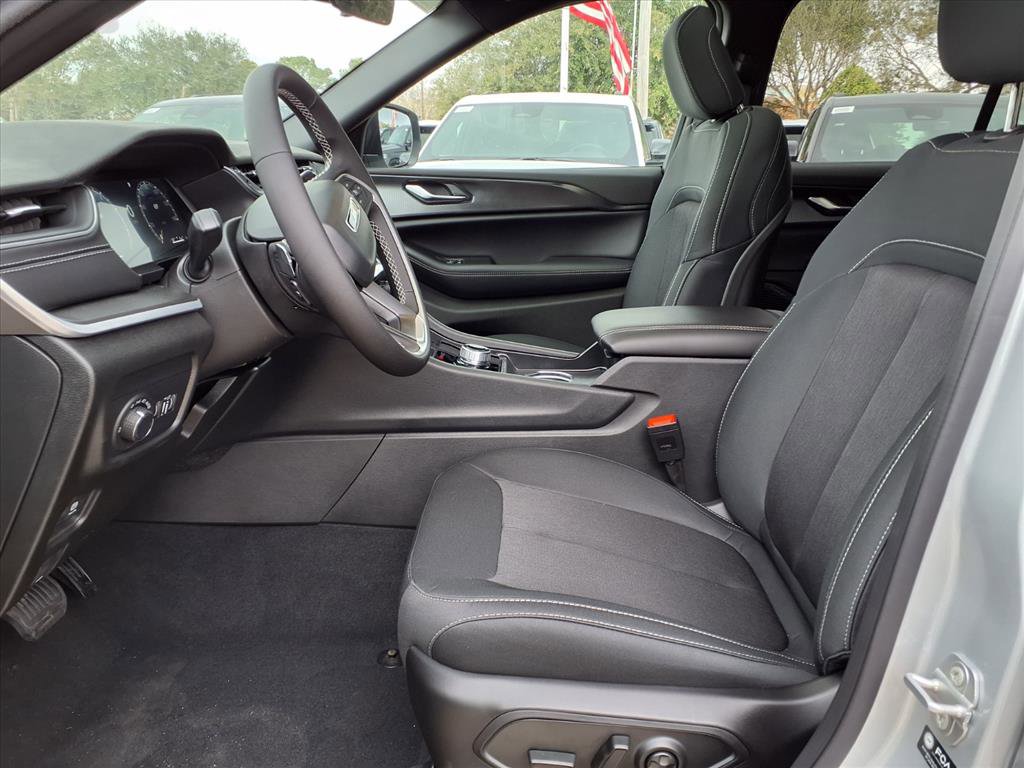 New 2025 Jeep Grand Cherokee Laredo X image 8