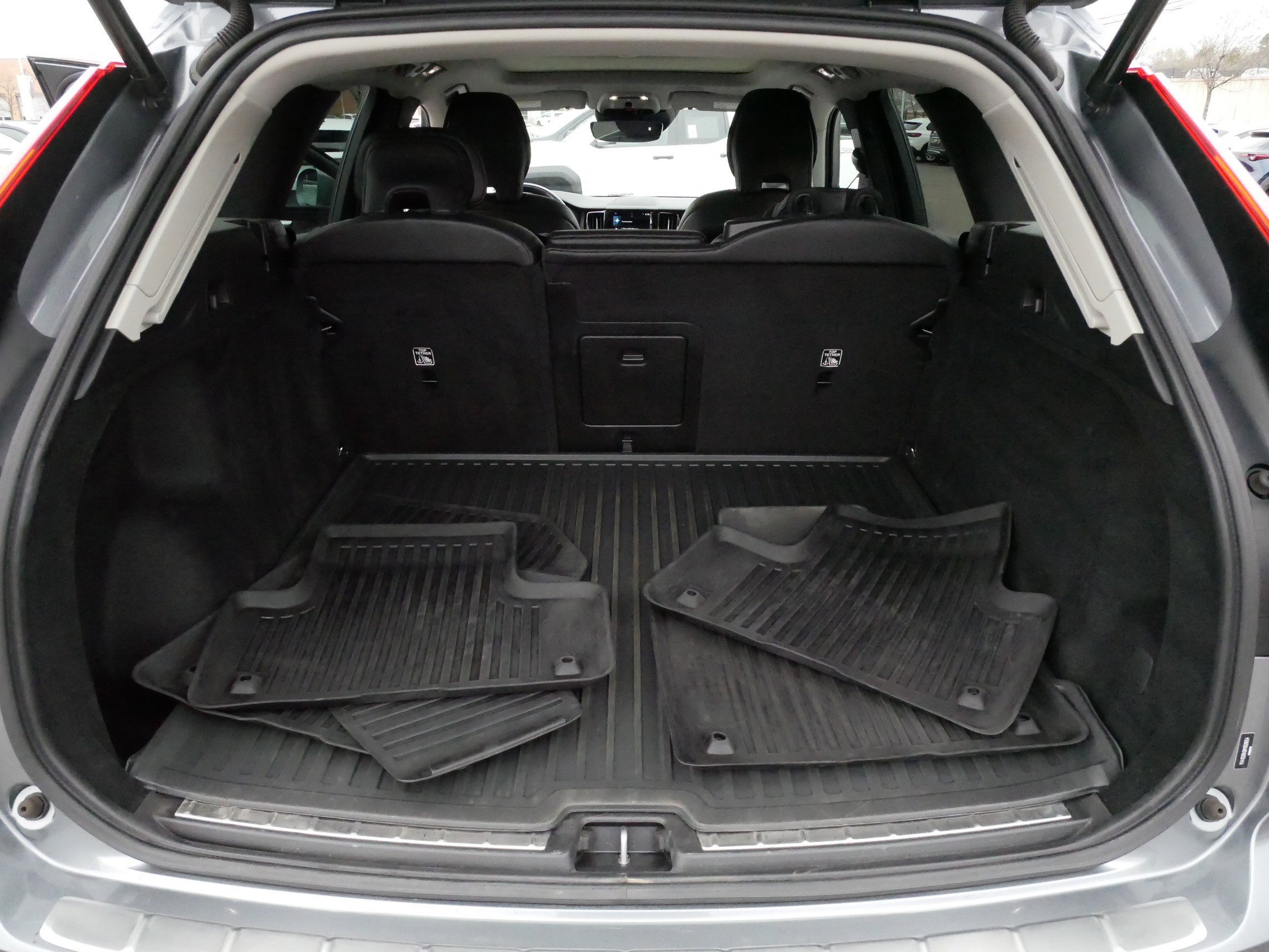 Used 2021 Volvo XC60 T5 Momentum w/ Premium Package image 18