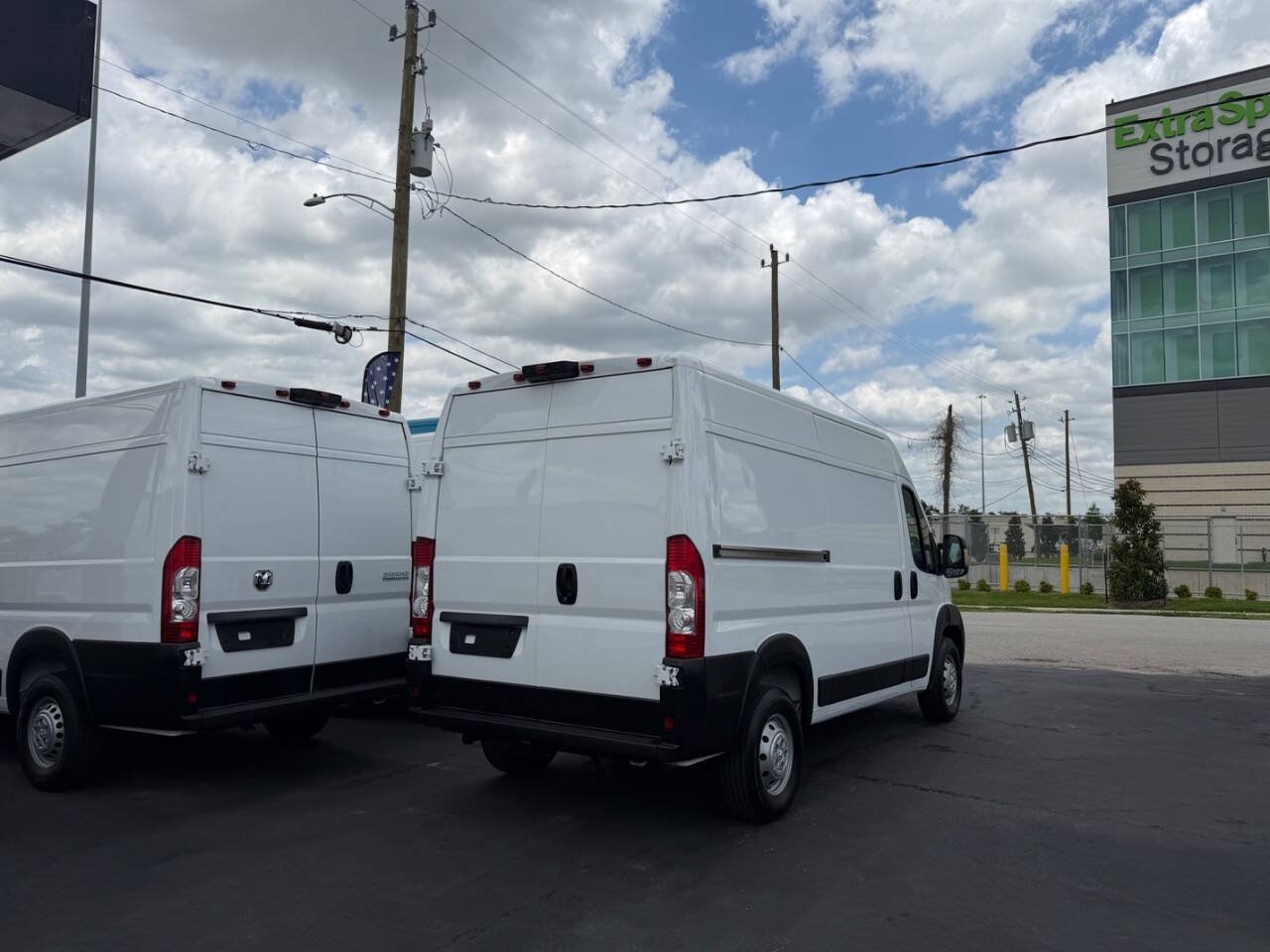 Used 2020 RAM ProMaster 2500 w/ Premium Appearance Group FWD image 3