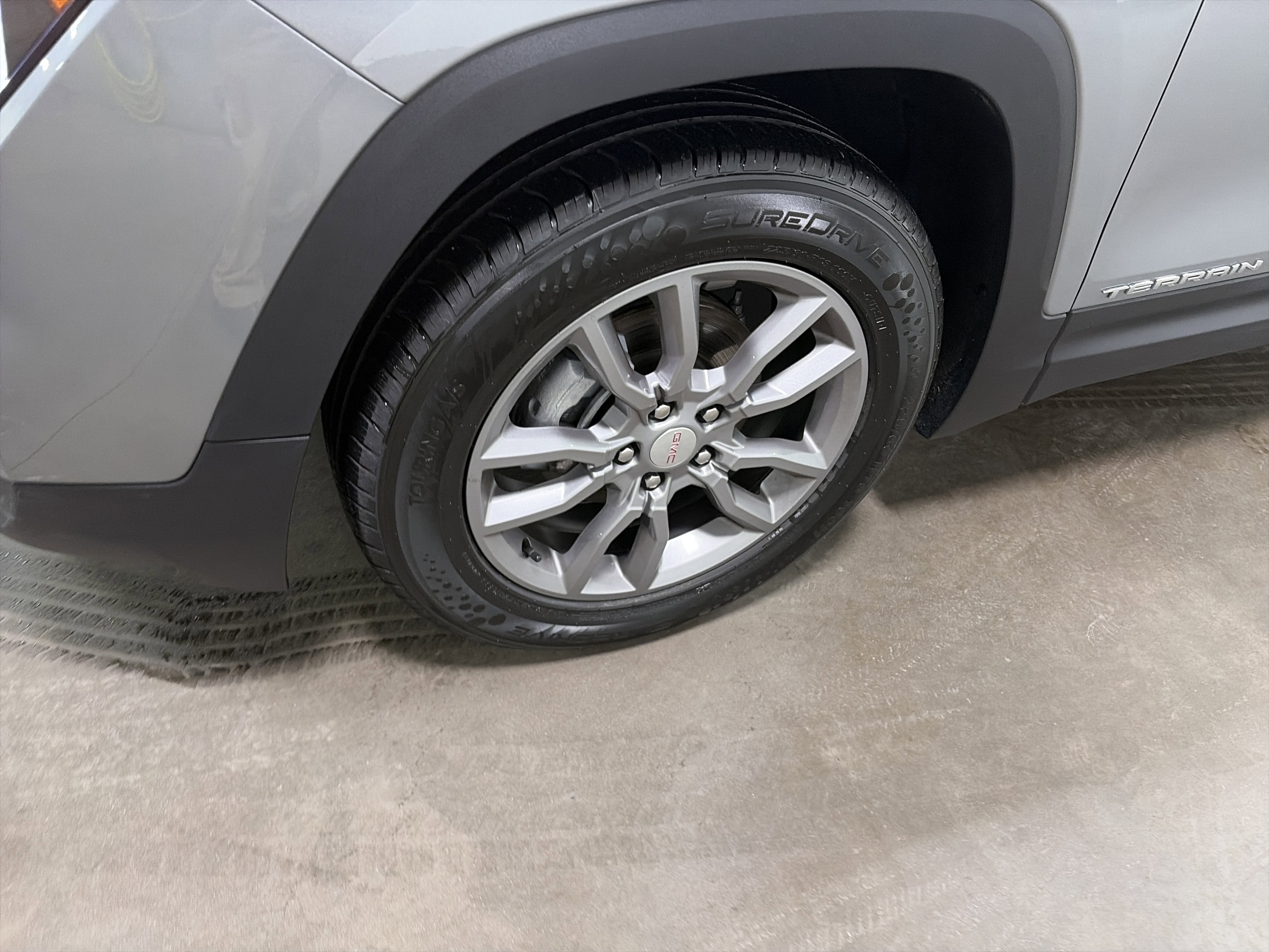 Used 2024 GMC Terrain SLT AWD/4WD image 9