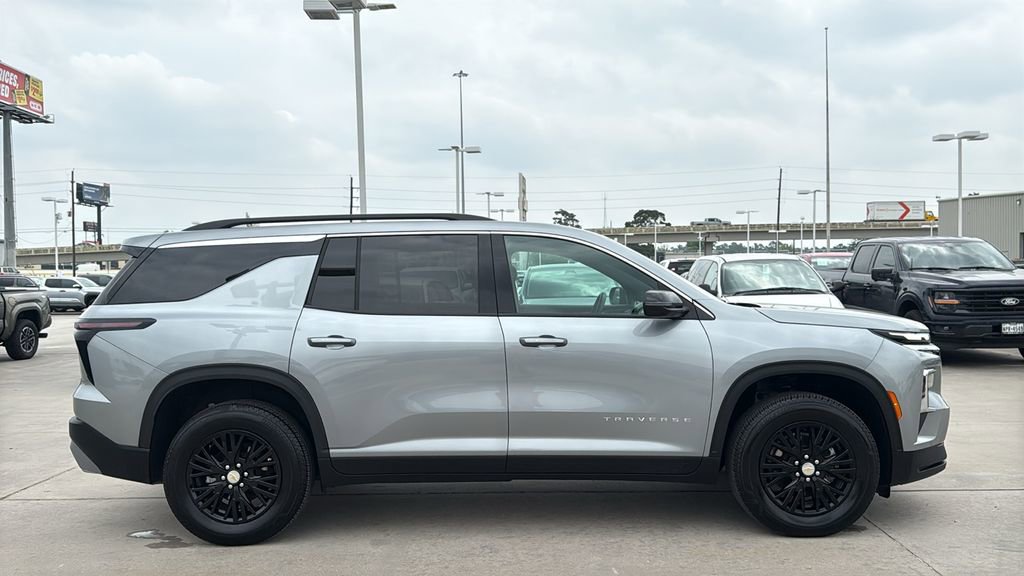 Used 2026 Chevrolet Traverse LT FWD image 6