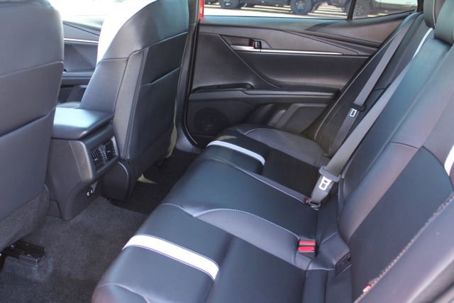 Used 2026 Toyota Camry Hybrid FWD image 35