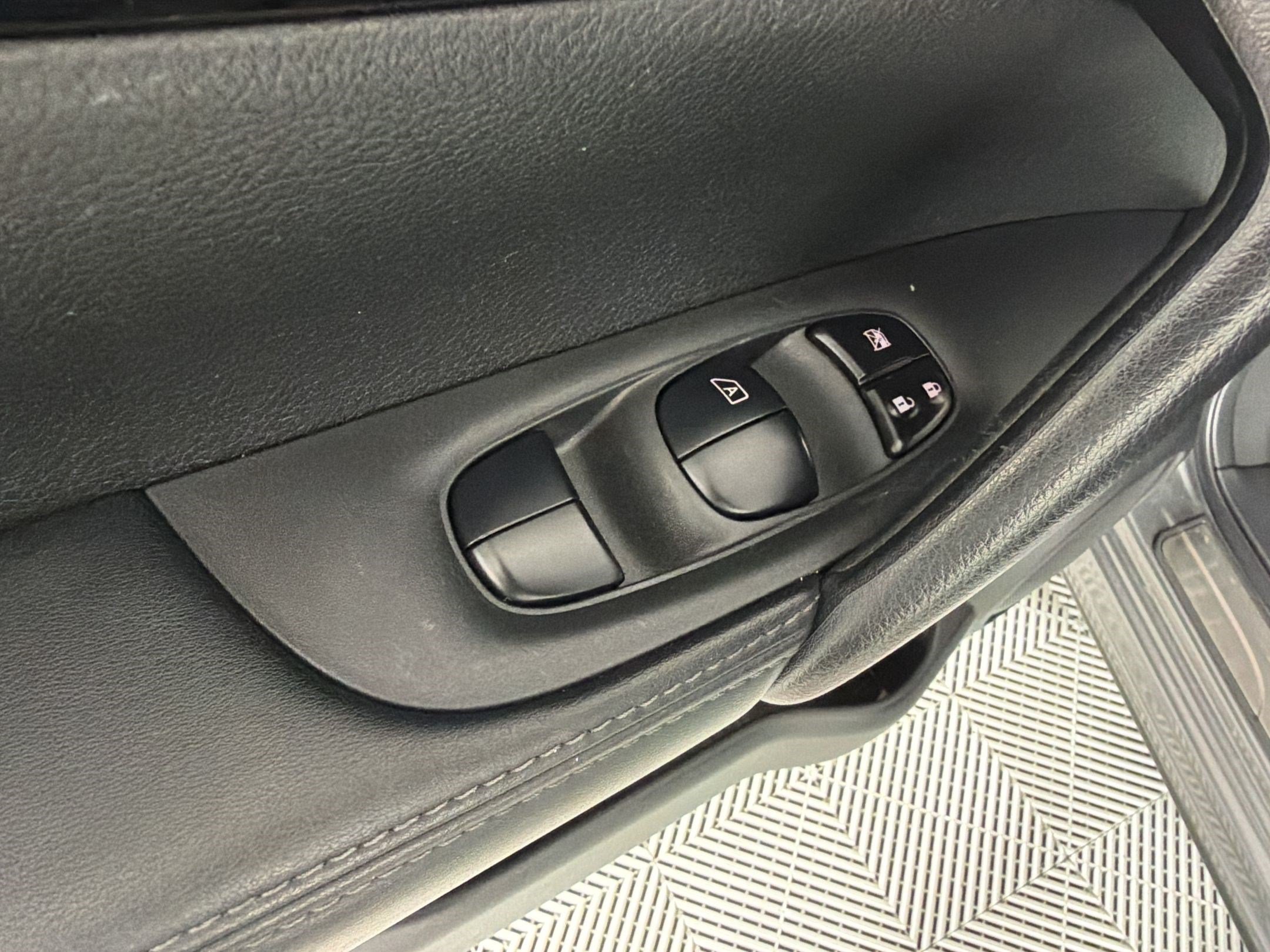 Used 2022 Nissan Rogue Sport SV AWD/4WD image 25