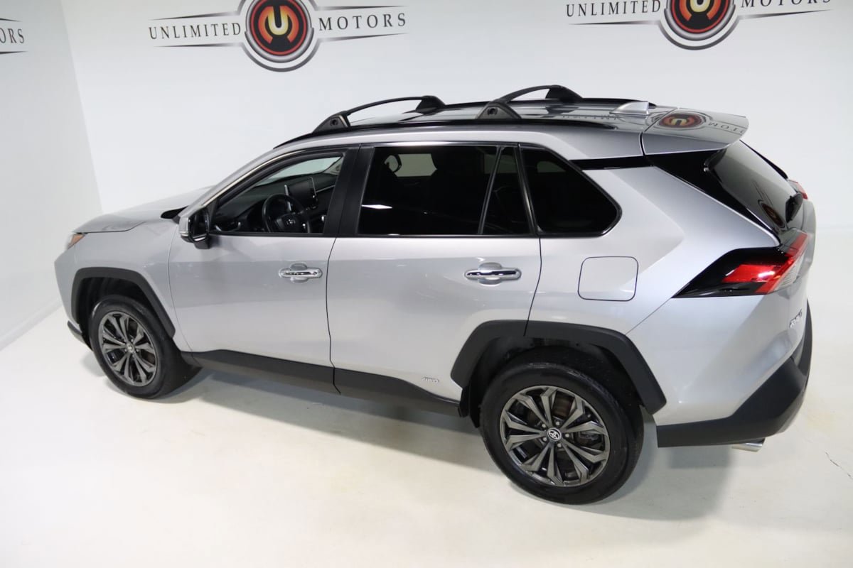 Used 2022 Toyota RAV4 Limited AWD/4WD image 10