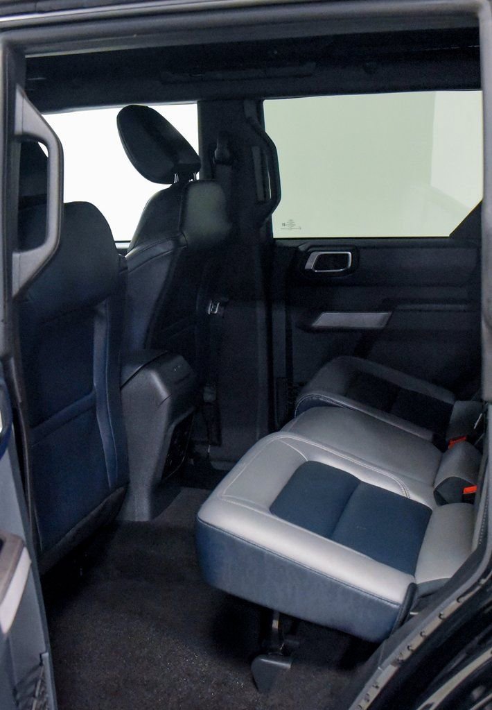 Used 2023 Ford Bronco Outer Banks image 4
