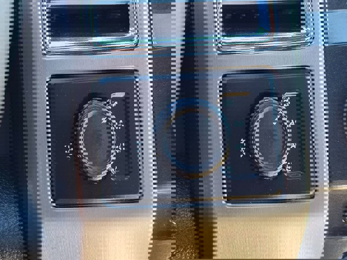 Used 2015 Ford F150 Platinum w/ Equipment Group 701A Luxury image 41