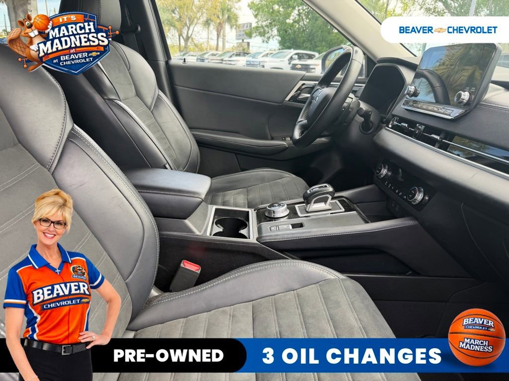 Used 2024 Mitsubishi Outlander SE Black Edition image 11