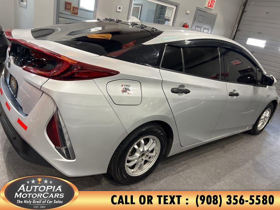 Used 2017 Toyota Prius Prime Plus w/ Carpet Mat Package FWD image 5