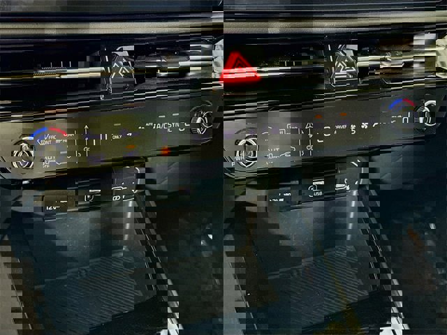 Used 2023 Kia Niro EX image 16