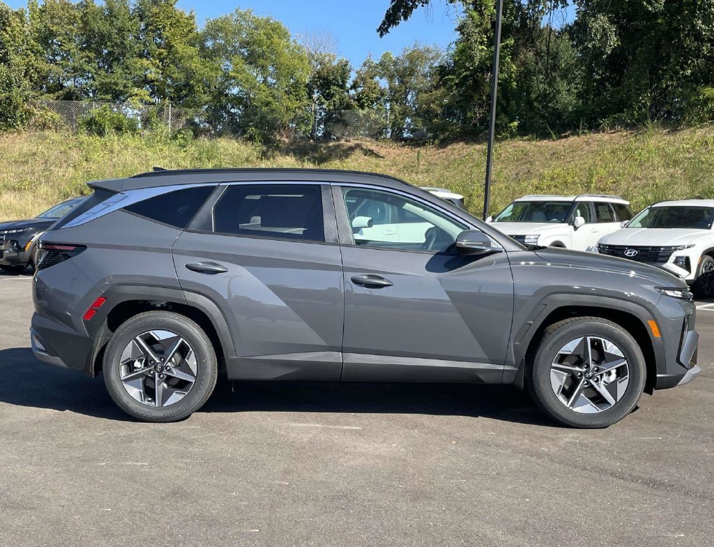 New 2026 Hyundai Tucson SEL FWD image 2