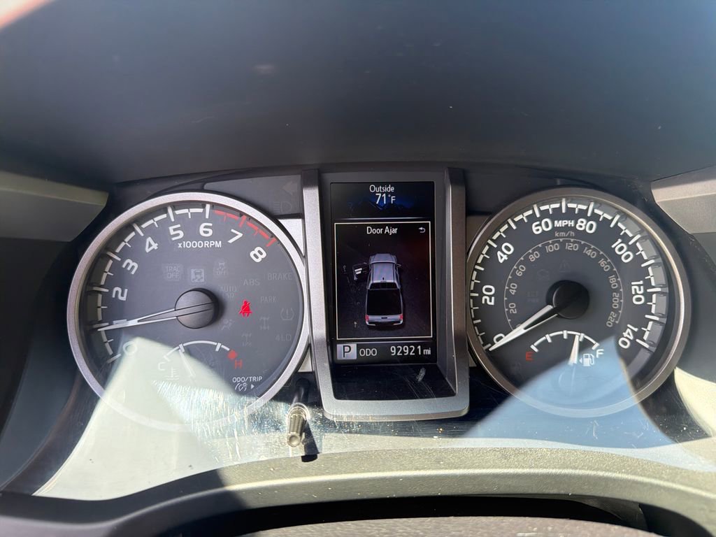 Used 2016 Toyota Tacoma Limited w/ Towing Package AWD/4WD image 14