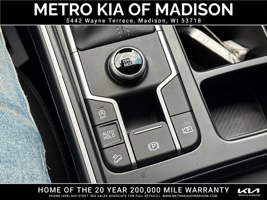 Used 2025 Kia Sorento LX FWD image 24