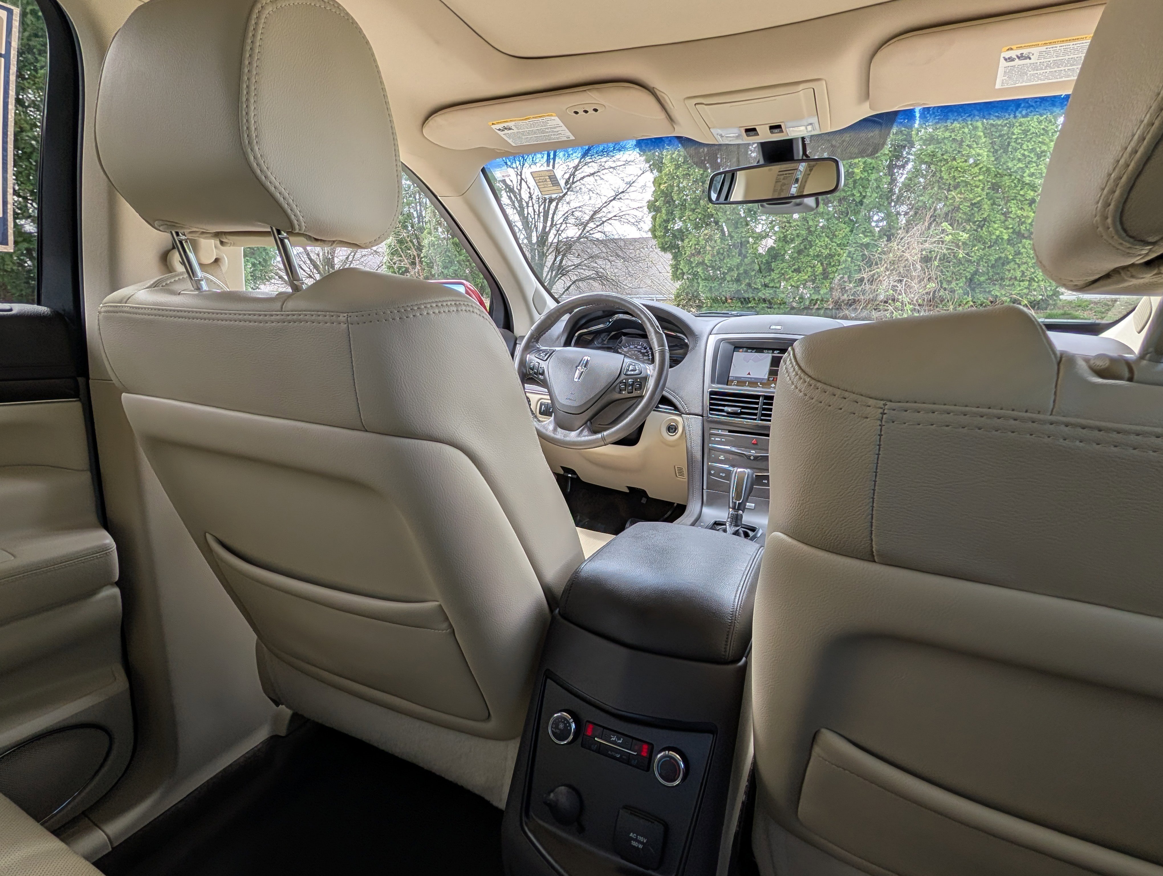 Used 2018 Lincoln MKT AWD image 34