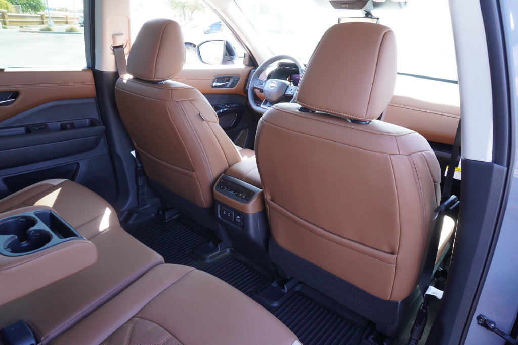New 2026 Nissan Pathfinder Platinum w/ Cargo Package AWD/4WD image 11