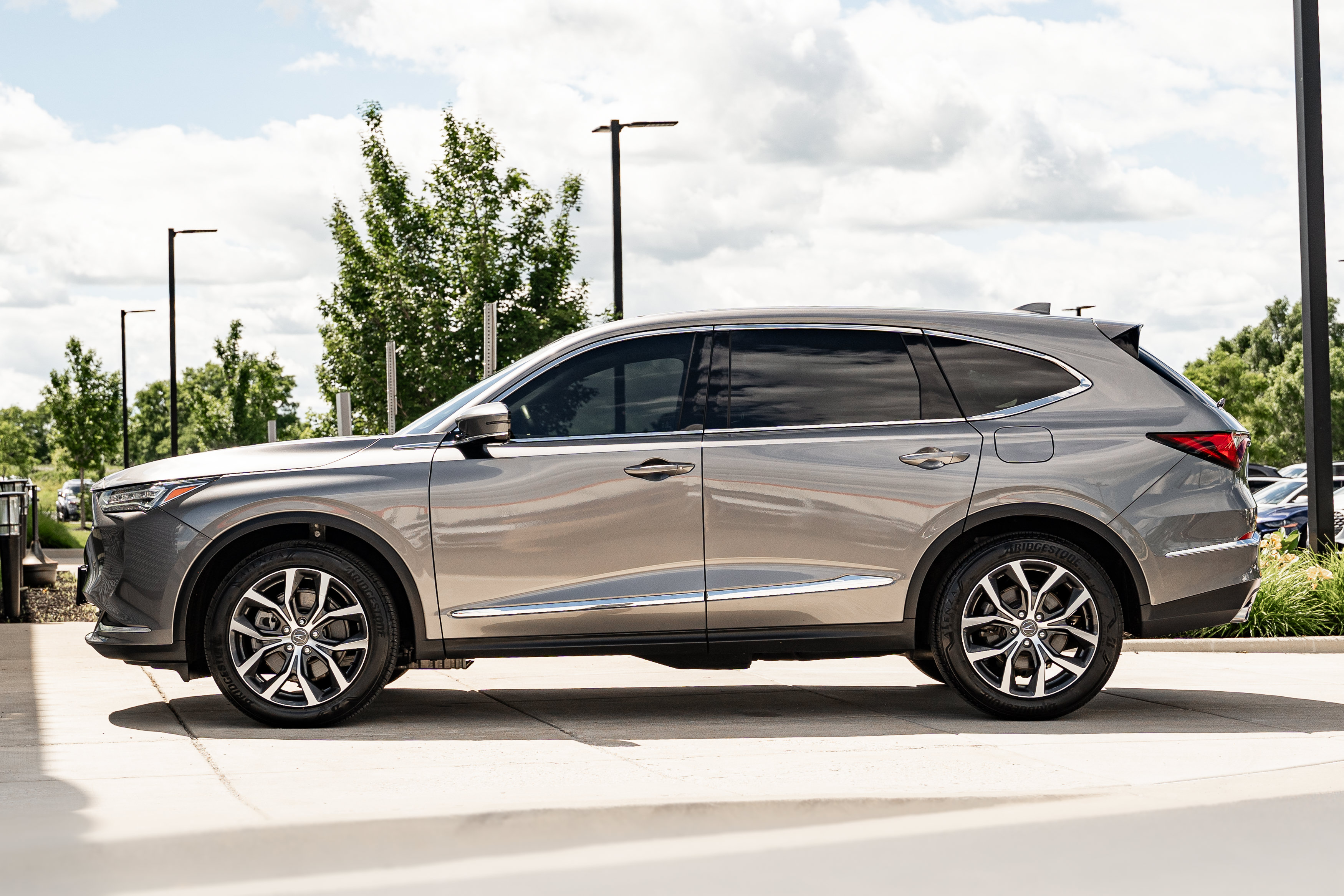Used 2024 Acura MDX SH-AWD w/ Technology Package image 6
