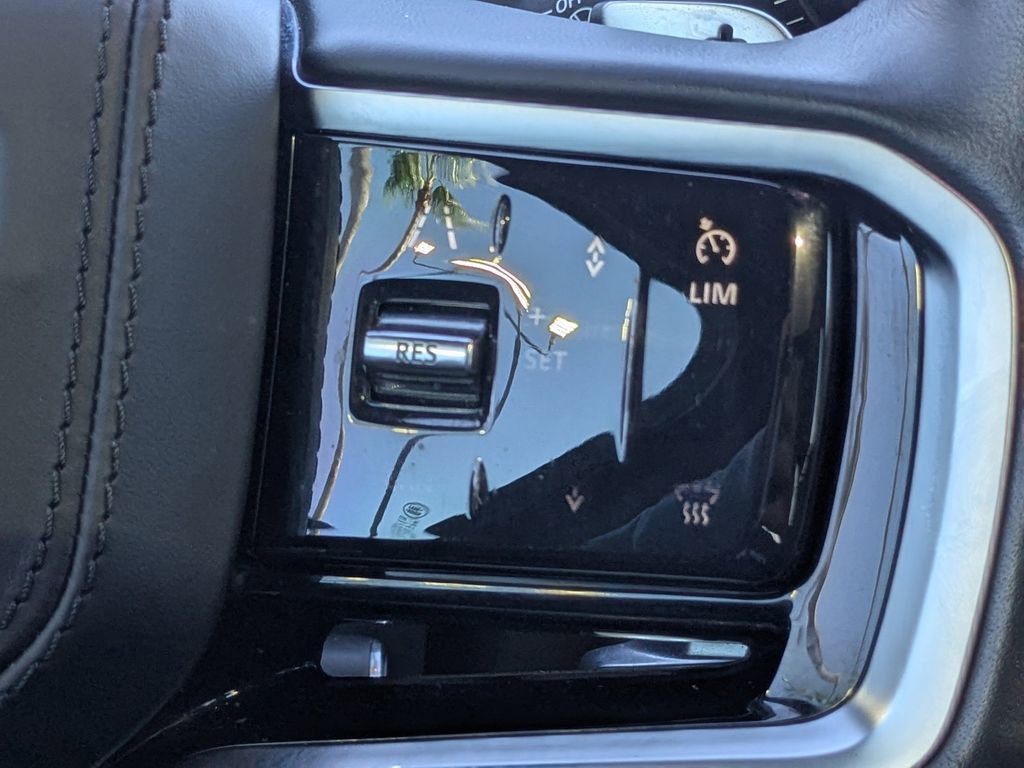 Used 2022 Land Rover Range Rover Velar R-Dynamic S image 28