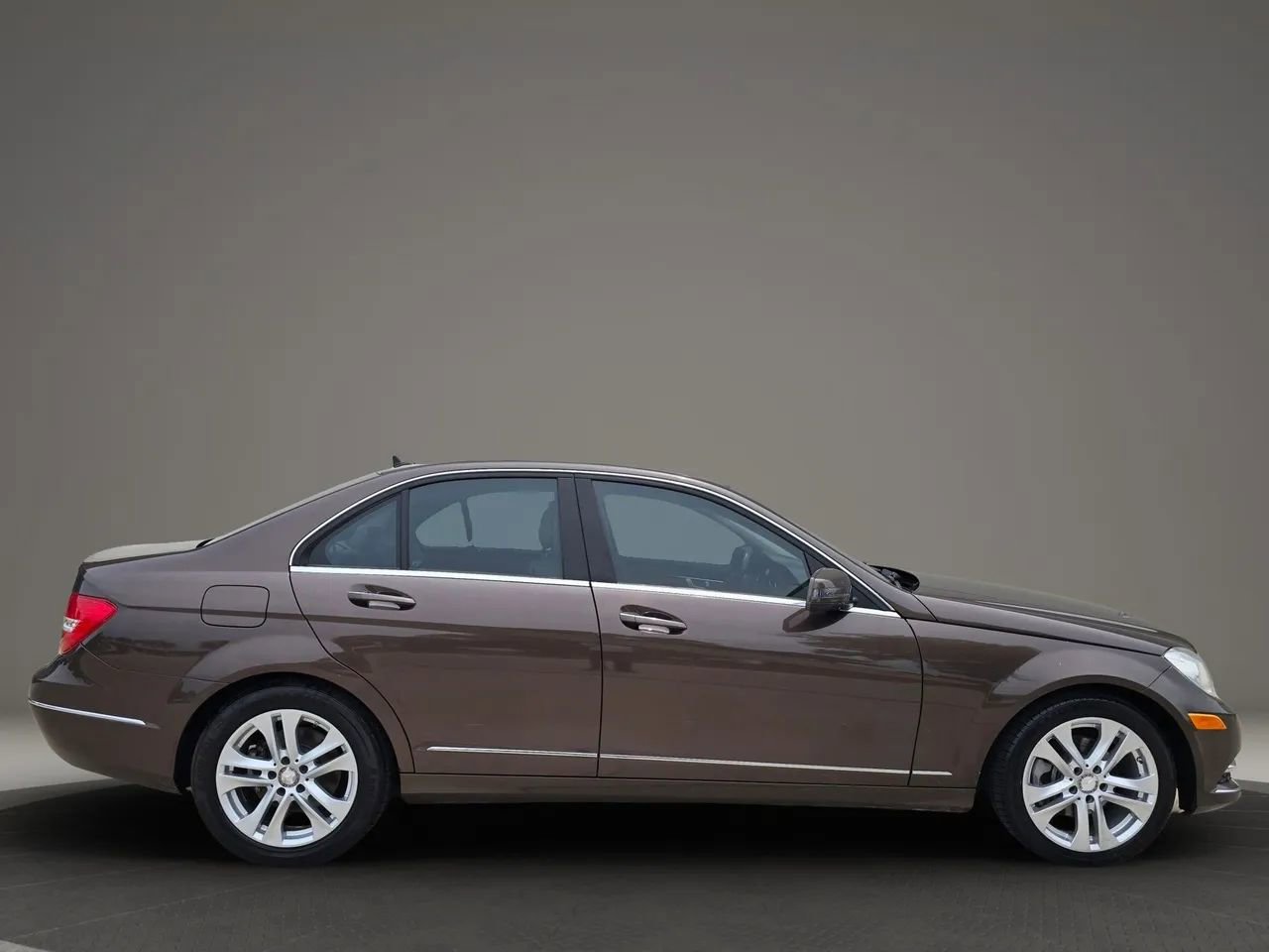 Used 2013 Mercedes-Benz C 250 Sedan image 8