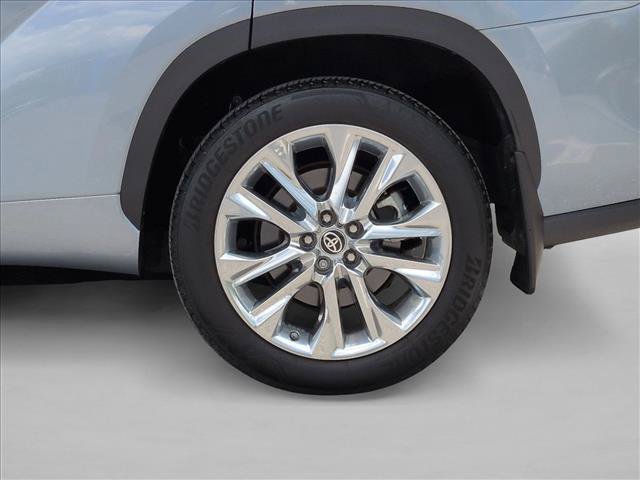 Used 2024 Toyota Highlander Limited AWD/4WD image 25