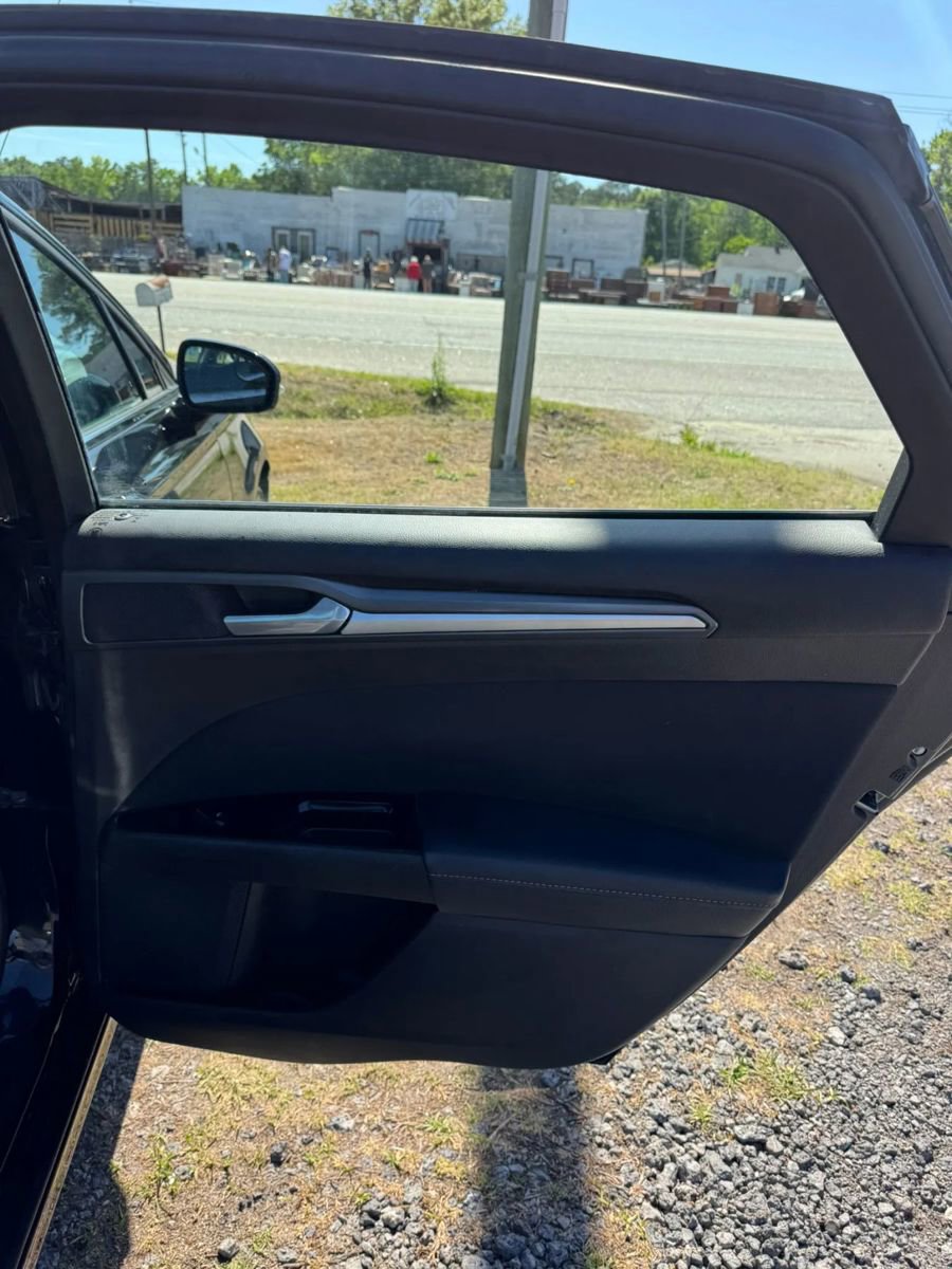 Used 2016 Ford Fusion SE FWD image 14