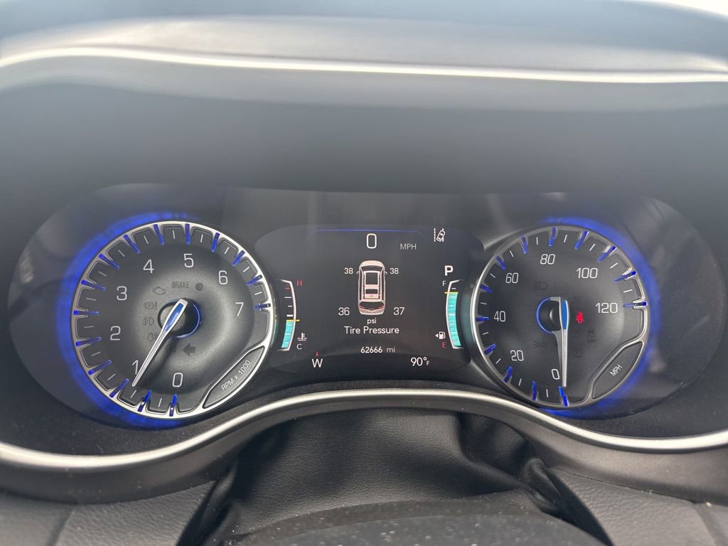 Used 2023 Chrysler Pacifica Touring-L FWD image 13