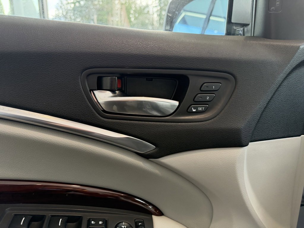 Used 2016 Acura MDX SH-AWD w/ Technology Package image 12