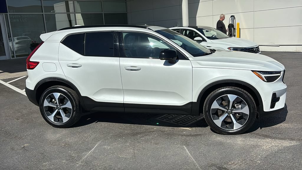 Certified 2026 Volvo XC40 B5 Plus AWD/4WD image 28