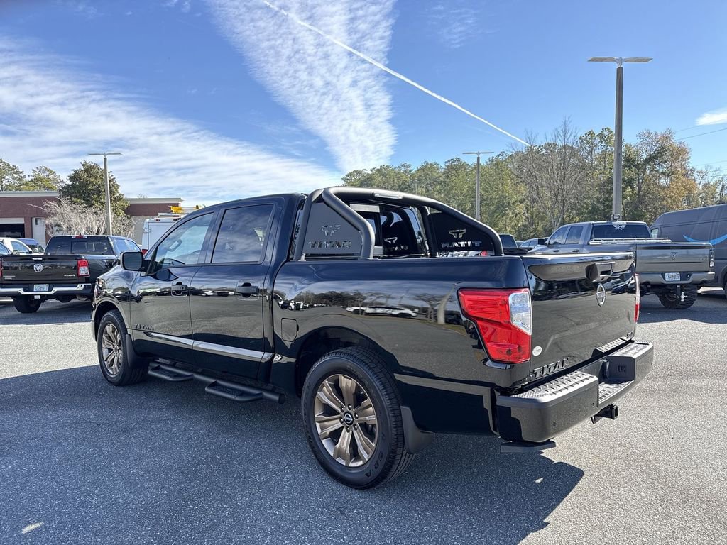 Used 2024 Nissan Titan SV w/ SV Bronze Edition Package image 5