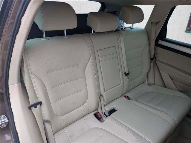 Used 2013 Volkswagen Touareg Sport image 16