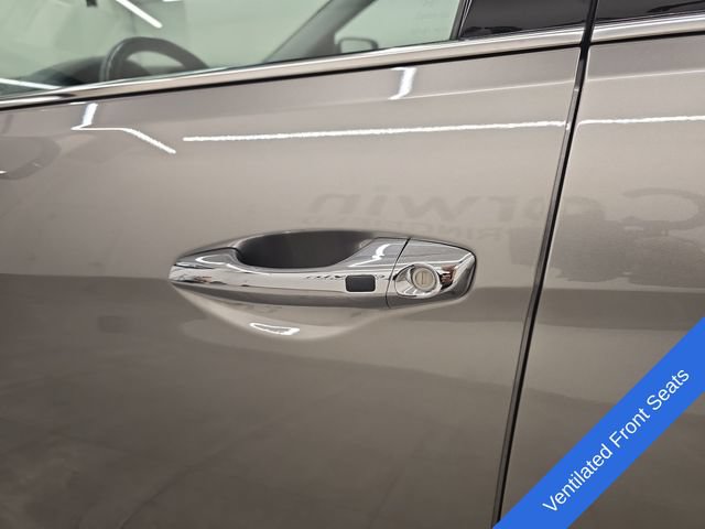 Used 2017 Hyundai Santa Fe Sport w/ 2.4L Tech Package 04 AWD/4WD image 19