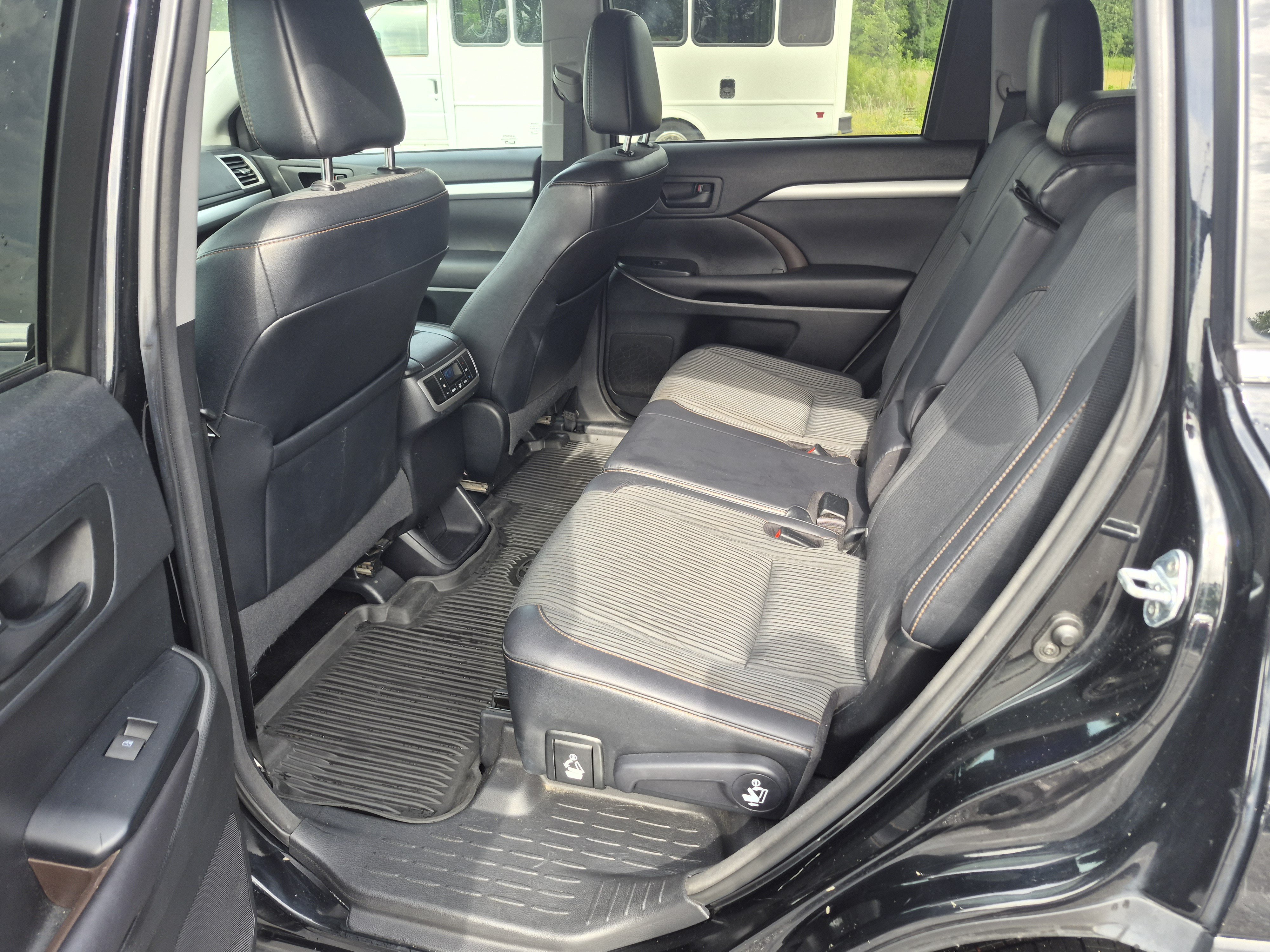 Used 2016 Toyota Highlander Plus AWD/4WD image 10