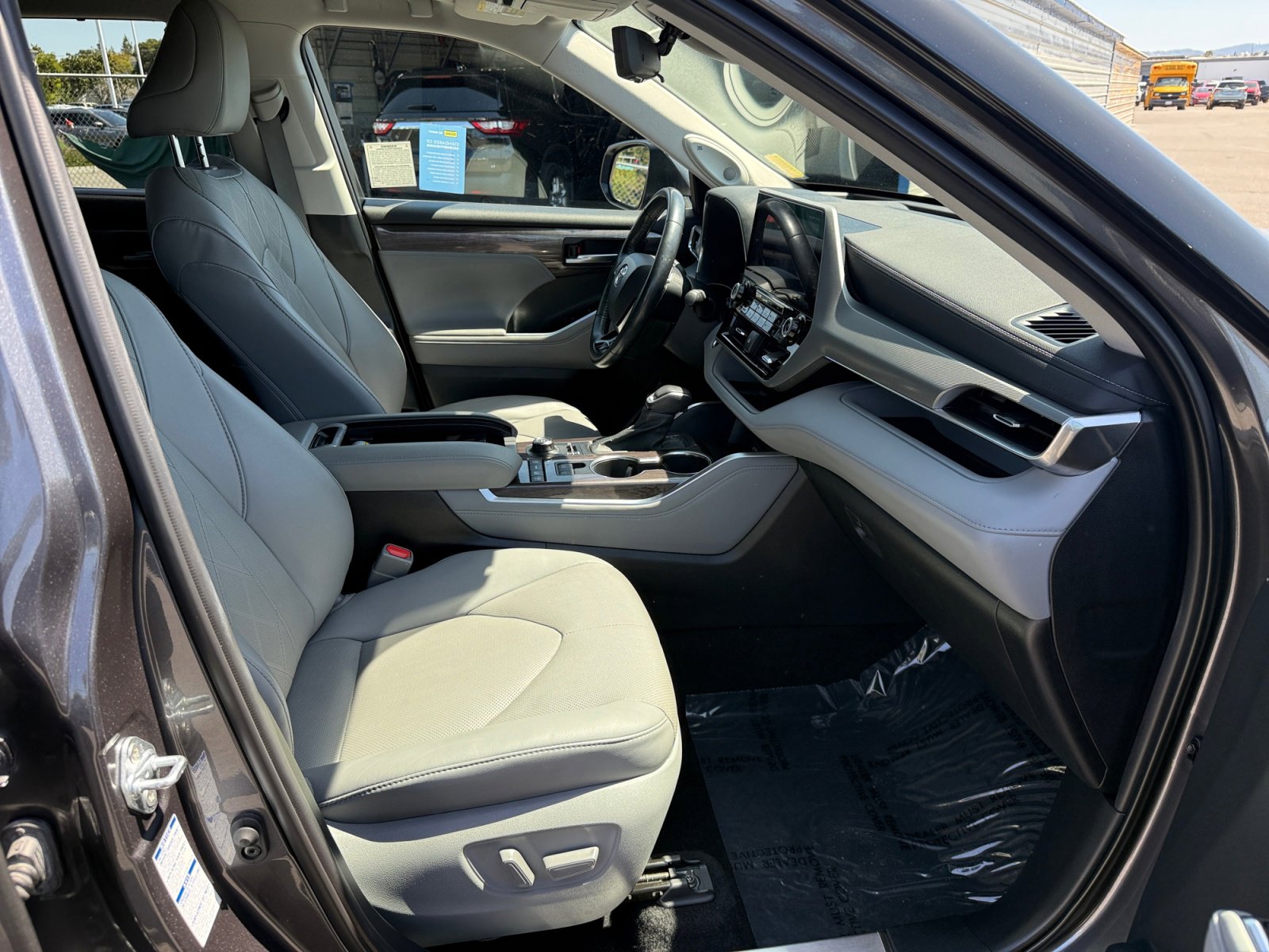Used 2021 Toyota Highlander Platinum image 20