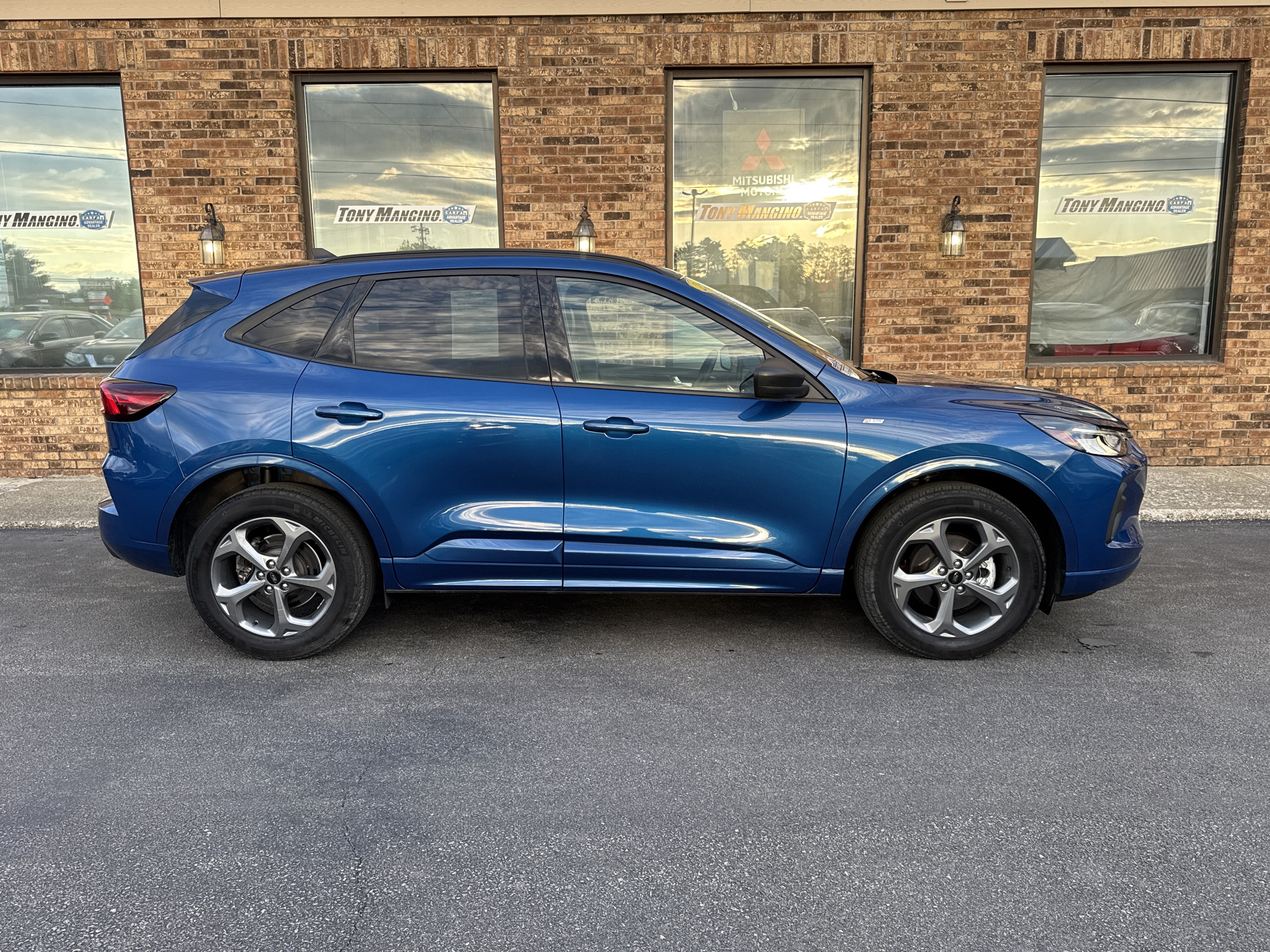 Used 2023 Ford Escape ST-Line w/ Tech Pack #1 AWD/4WD image 6