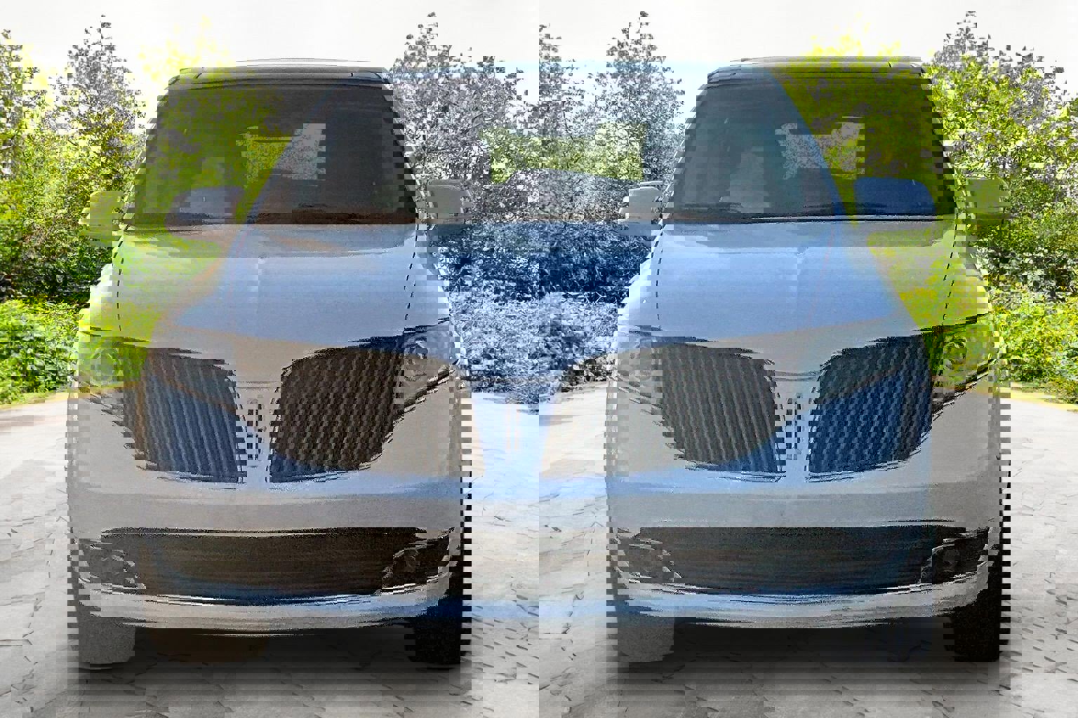 Used 2013 Lincoln MKT AWD image 3