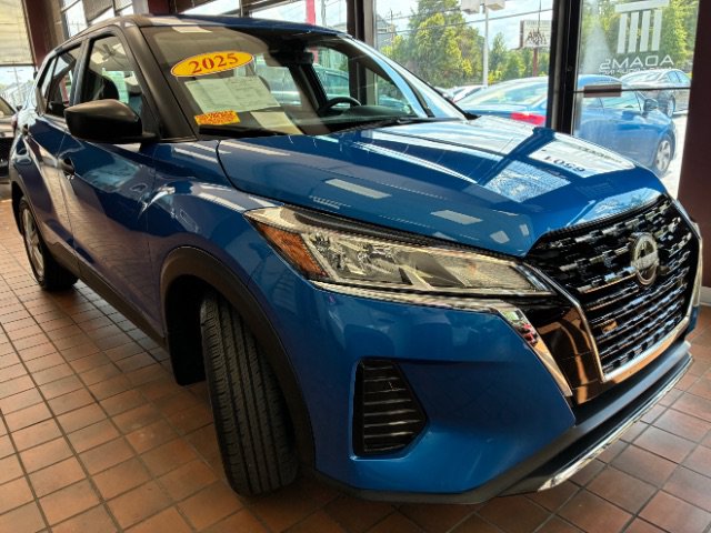 Used 2025 Nissan Kicks Play S w/ Interior Electronics Package FWD image 1