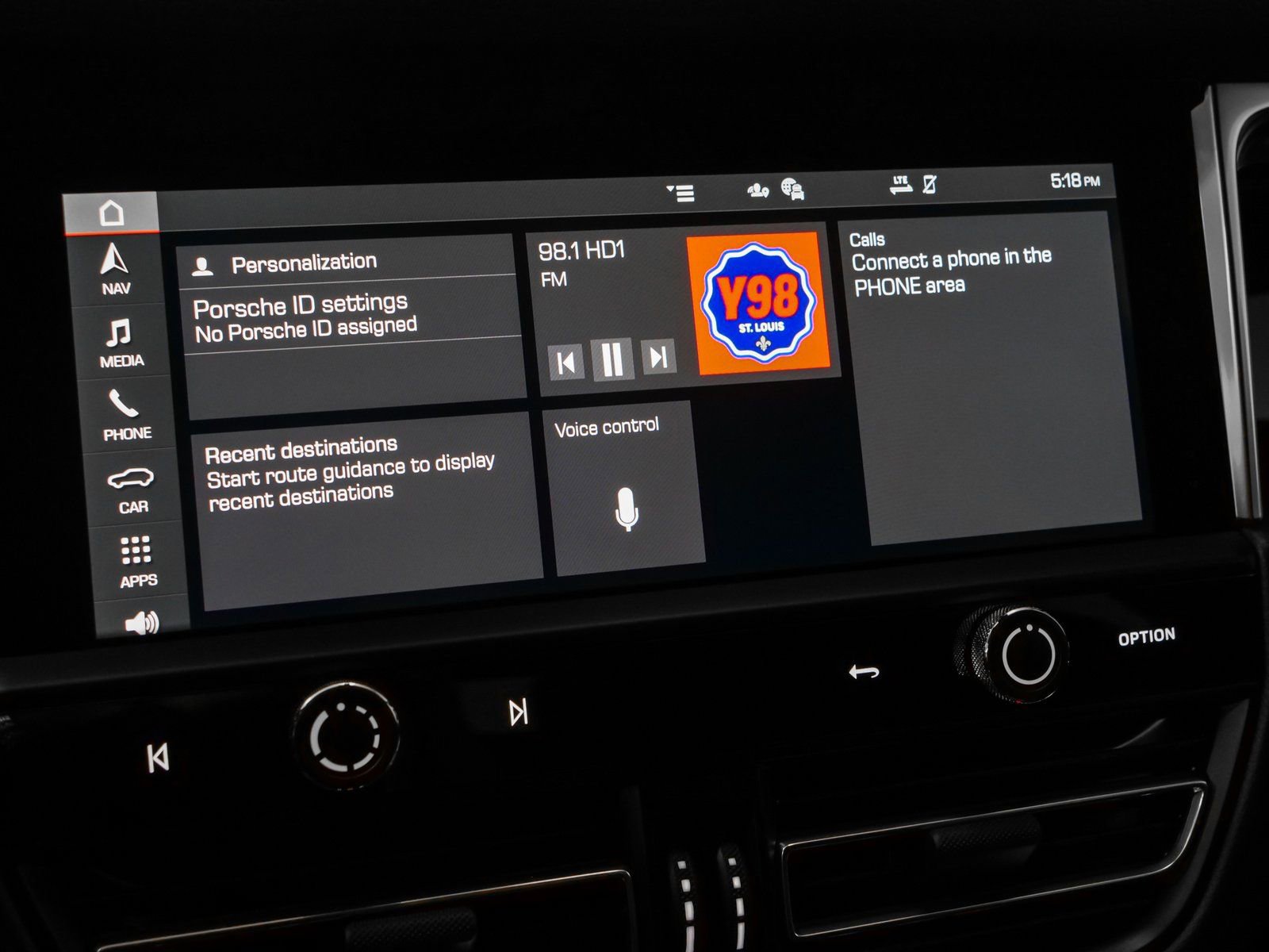 Certified 2025 Porsche Macan AWD/4WD image 30