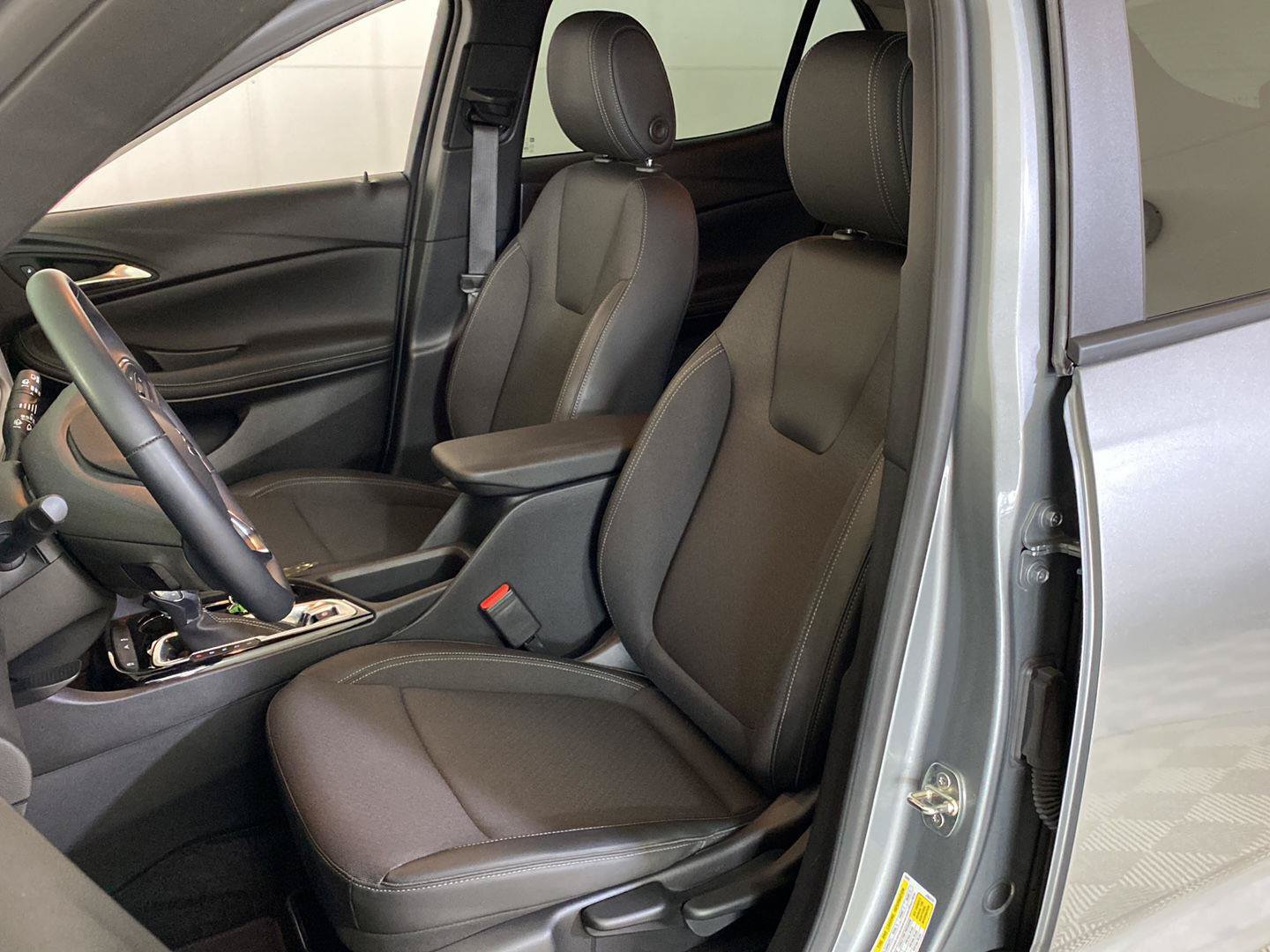 Certified 2024 Buick Encore GX Preferred FWD image 9