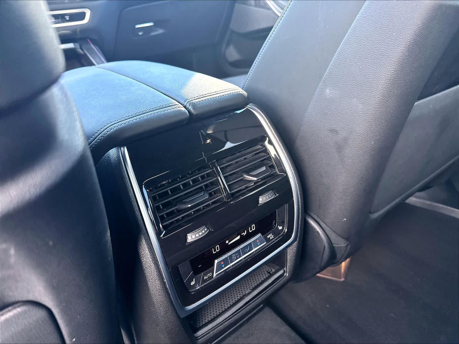 Used 2024 BMW X7 xDrive40i w/ M Sport Package AWD/4WD image 13