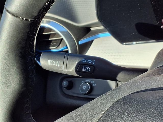 Used 2025 Chevrolet Trax LT w/ LT Convenience Package image 87