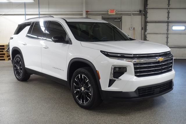 Used 2025 Chevrolet Traverse LT w/ Sun and Wheel Package