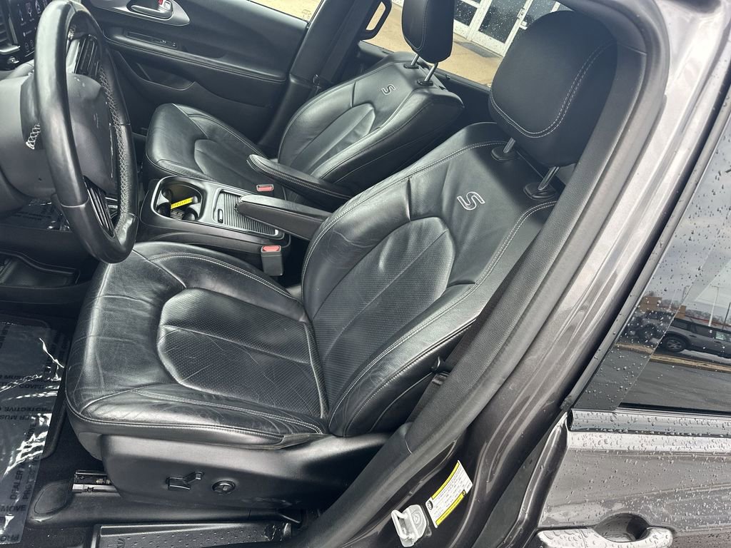 Used 2018 Chrysler Pacifica Touring-L Plus w/ S Appearance Package image 13