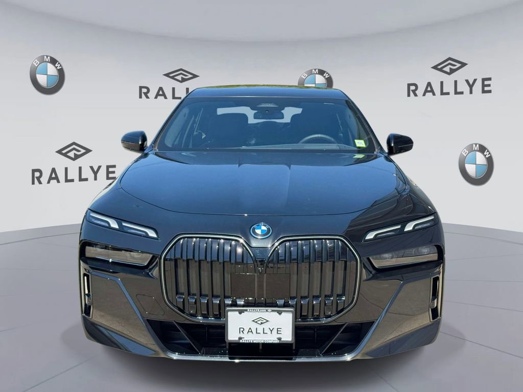 Certified 2025 BMW i7 xDrive60 w/ Premium Package AWD/4WD image 2