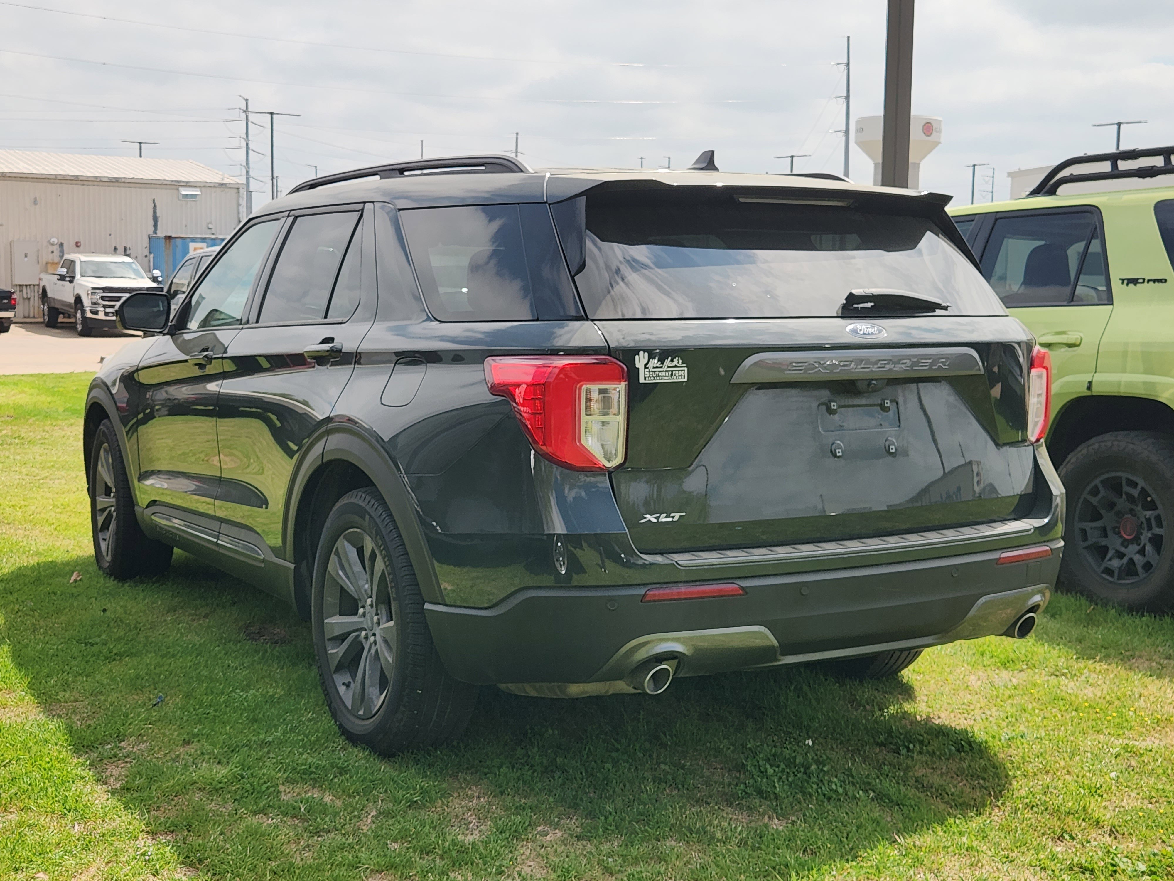 Certified 2023 Ford Explorer XLT w/ Equipment Group 202A image 5