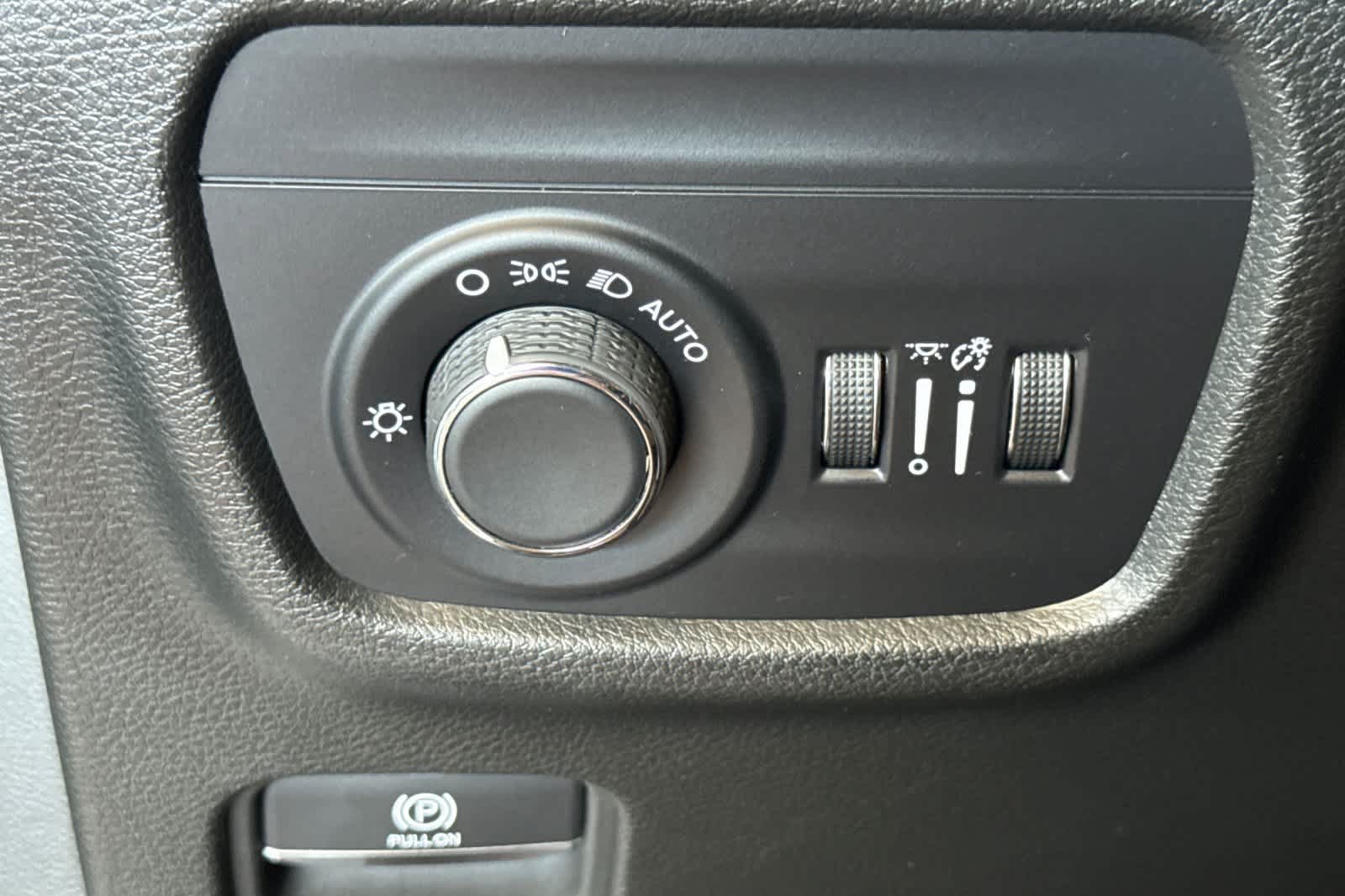 Used 2024 Jeep Grand Cherokee Laredo X AWD/4WD image 31