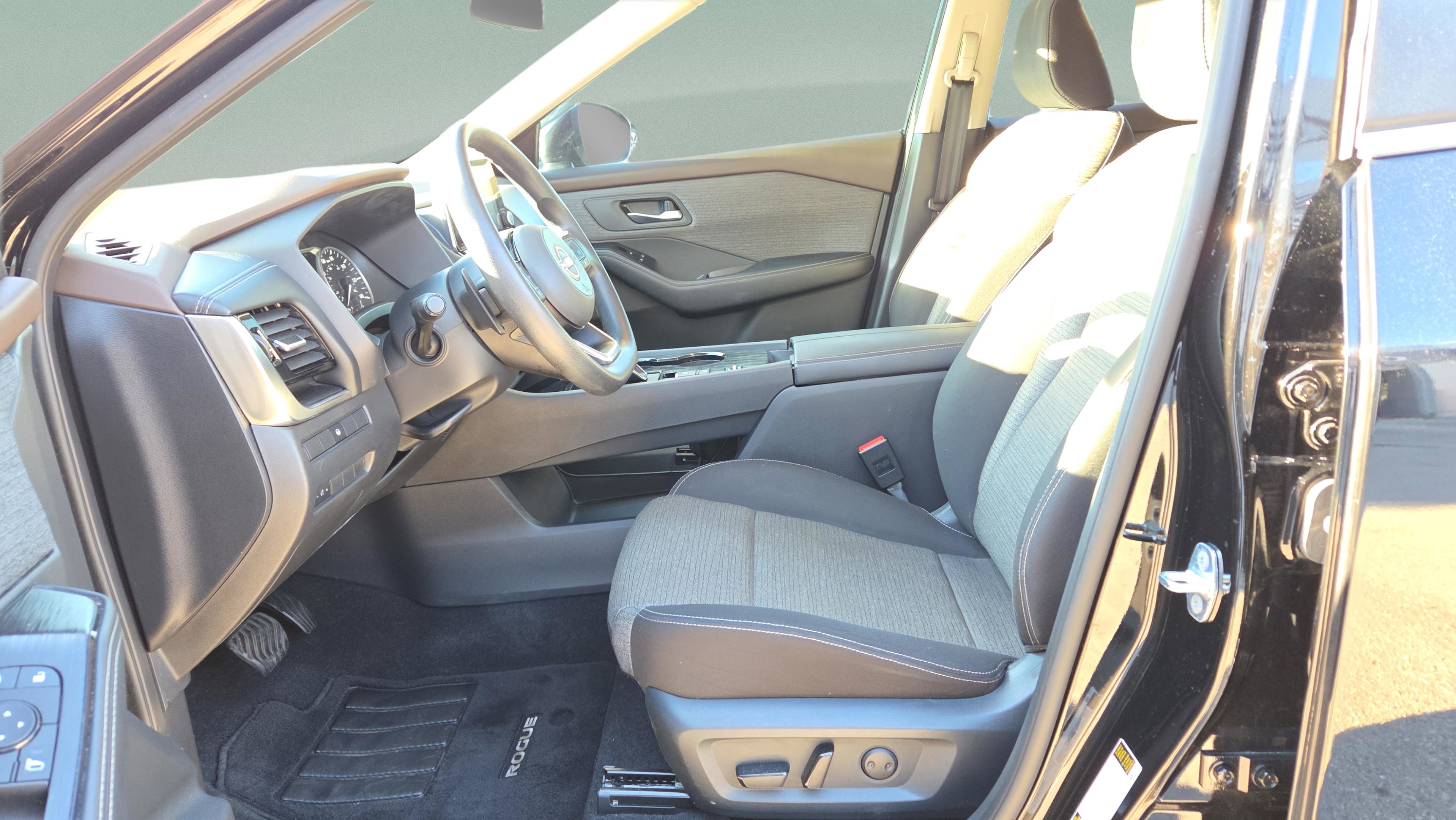 Used 2022 Nissan Rogue SV image 10