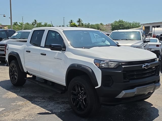 Used 2024 Chevrolet Colorado Trail Boss w/ Advanced Trailering Package AWD/4WD image 3