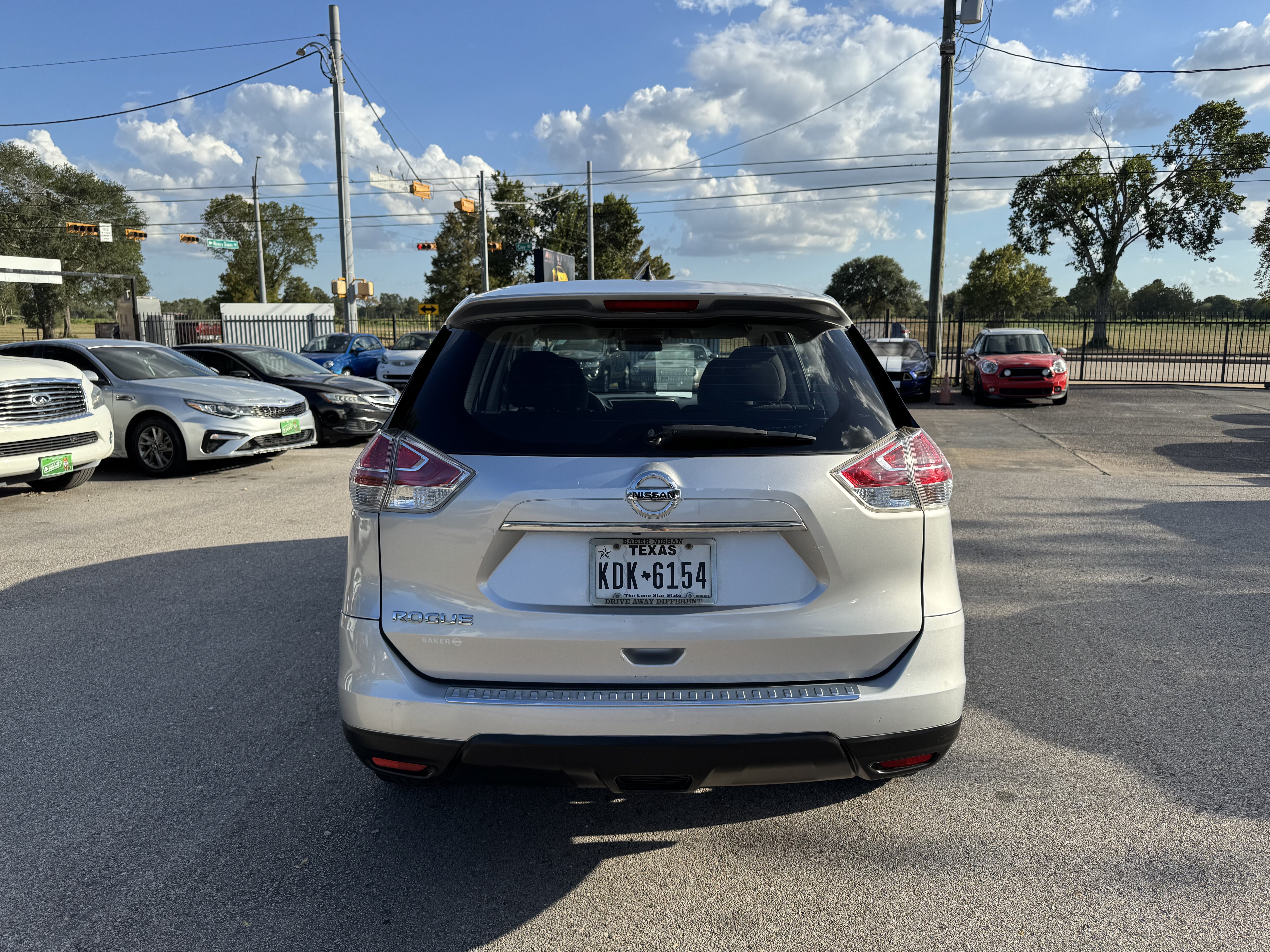 Used 2016 Nissan Rogue S FWD image 6